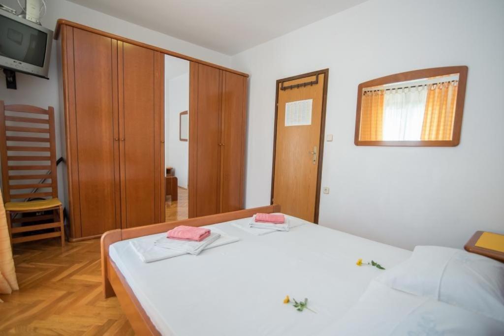 Apartments Natasa Супетар Экстерьер фото