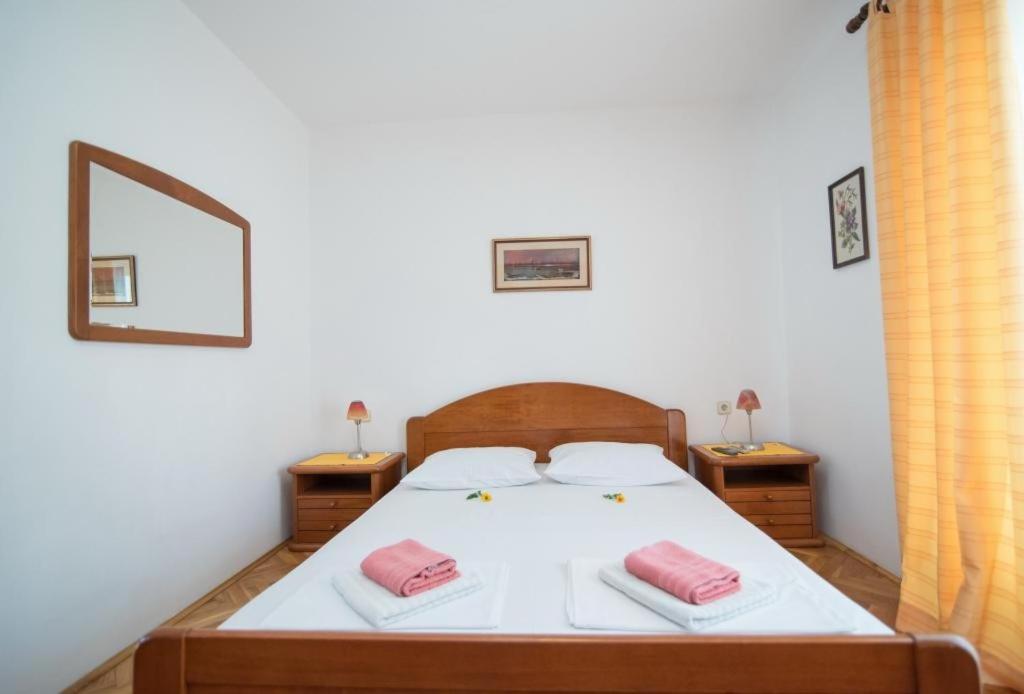 Apartments Natasa Супетар Экстерьер фото
