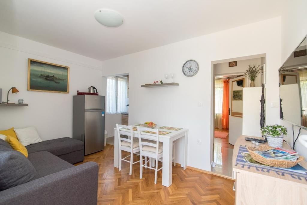 Apartments Natasa Супетар Экстерьер фото