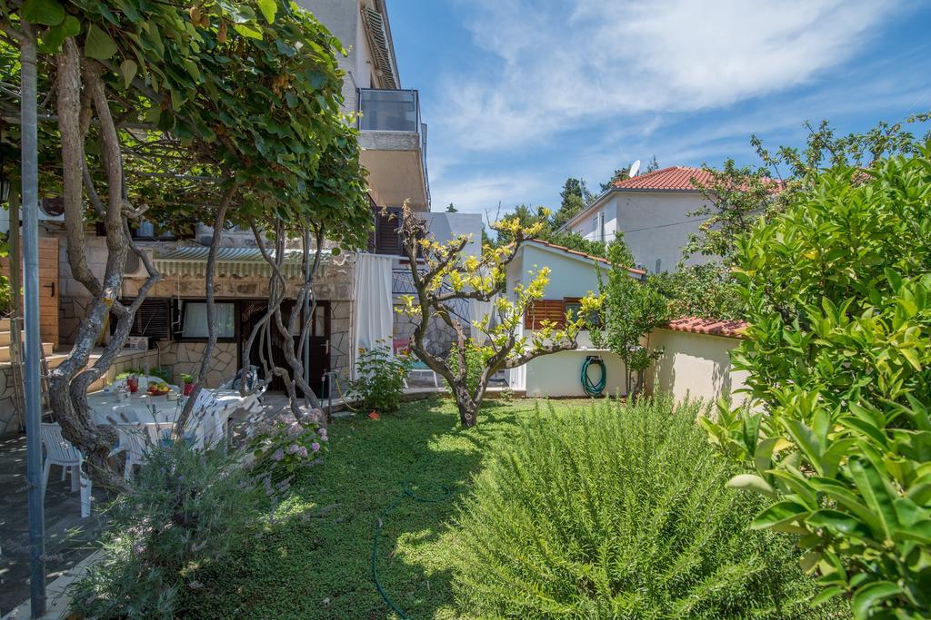 Apartments Natasa Супетар Экстерьер фото