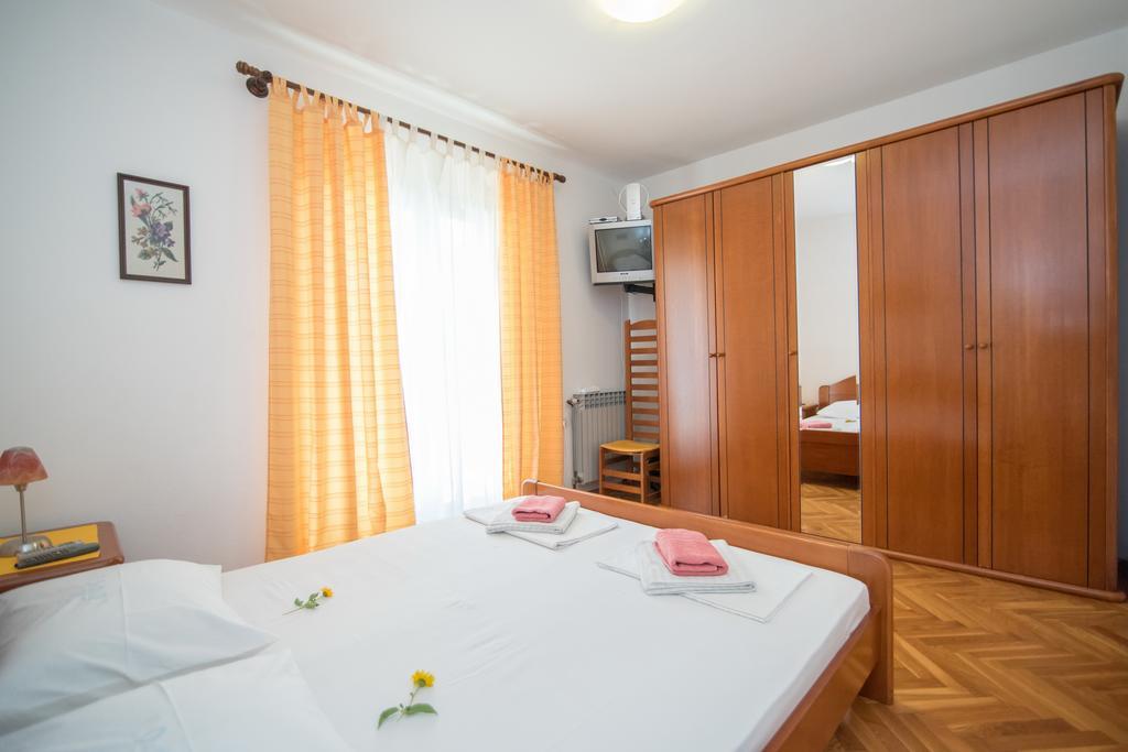 Apartments Natasa Супетар Экстерьер фото